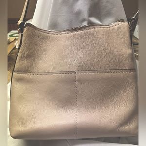 Kate Spade Bailey Shoulder Bag - COLOR:
Warm Beige - pre-owned.